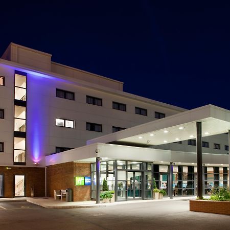 Holiday Inn Express Folkestone Channel Tunnel, An Ihg Hotel Exterior photo