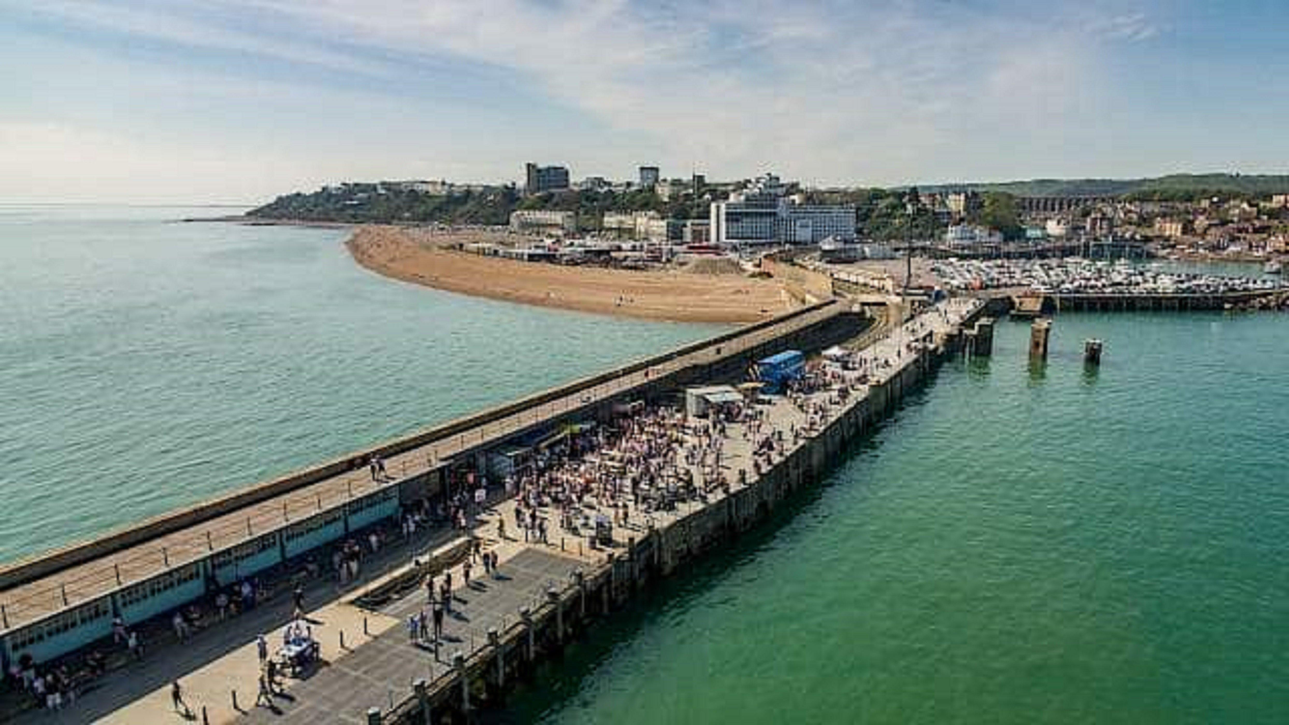 Holiday Inn Express Folkestone Channel Tunnel, An Ihg Hotel Exterior photo