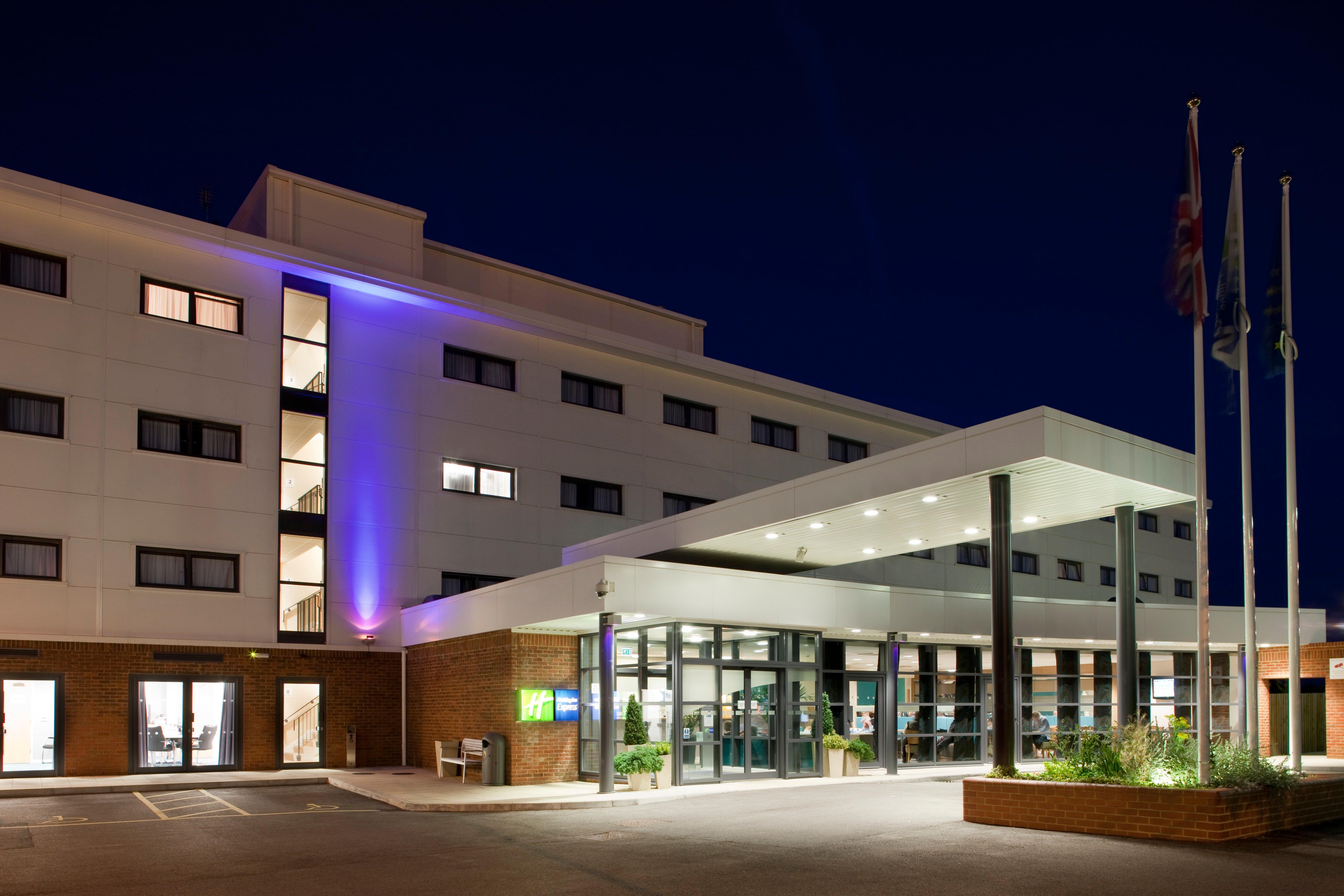 Holiday Inn Express Folkestone Channel Tunnel, An Ihg Hotel Exterior photo