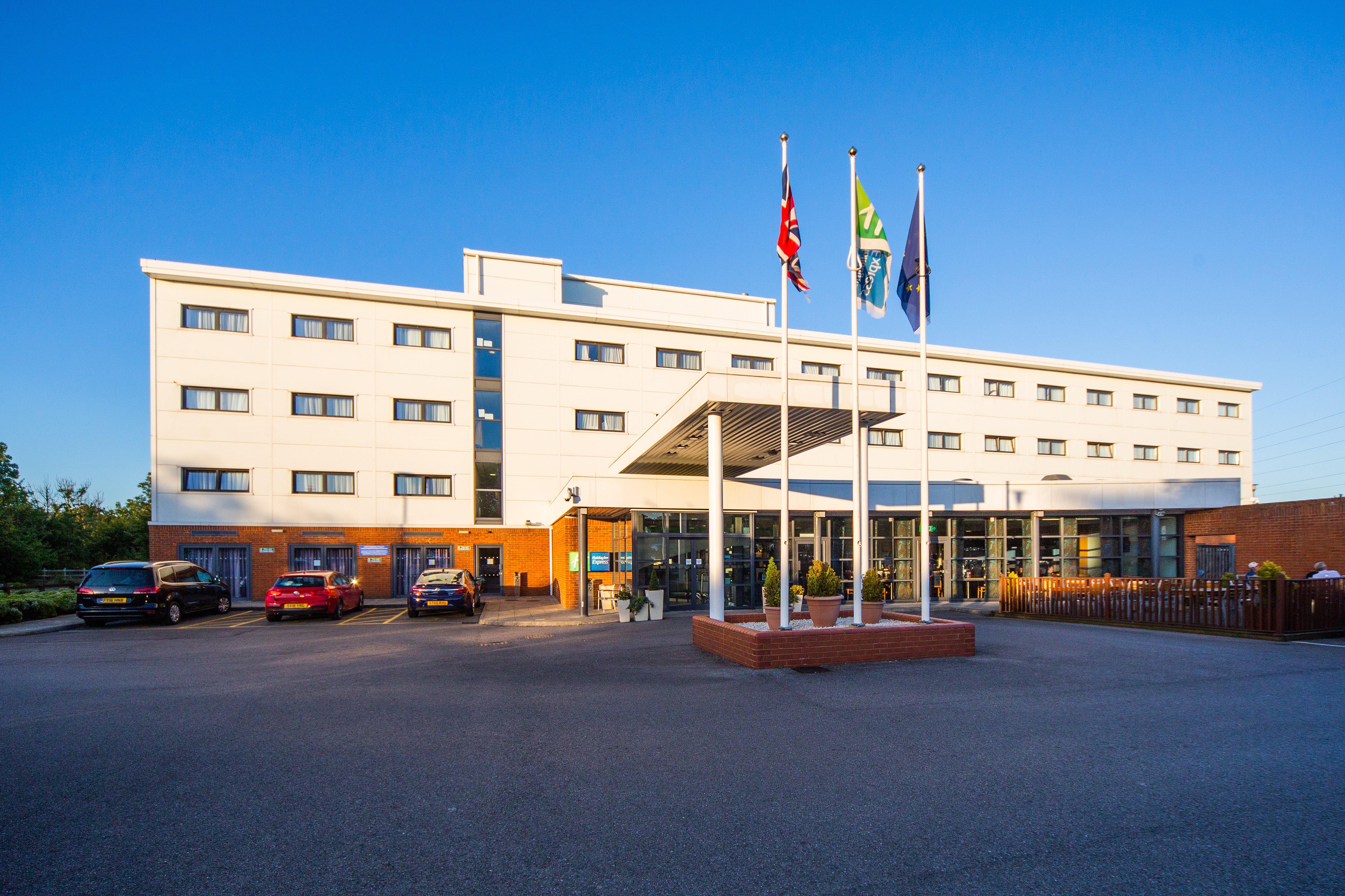 Holiday Inn Express Folkestone Channel Tunnel, An Ihg Hotel Exterior photo